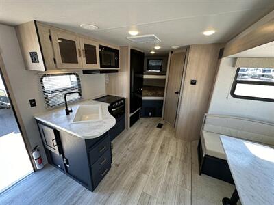 2025 Prime Time Avenger 24BHSLE   - Photo 11 - Goshen, IN 46526