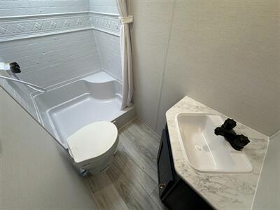 2025 Prime Time Avenger 24BHSLE   - Photo 17 - Goshen, IN 46526