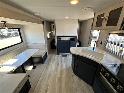 2025 Prime Time Avenger 24BHSLE   - Photo 12 - Goshen, IN 46526