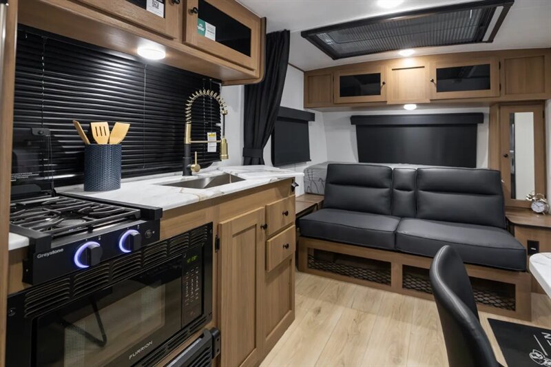 2026 Coachmen Apex Nano 183BH - Photo 3 - Goshen, IN 46526