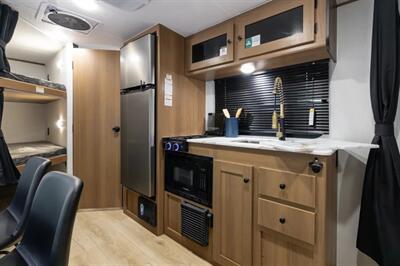 2026 Coachmen Apex Nano 183BH   - Photo 4 - Goshen, IN 46526