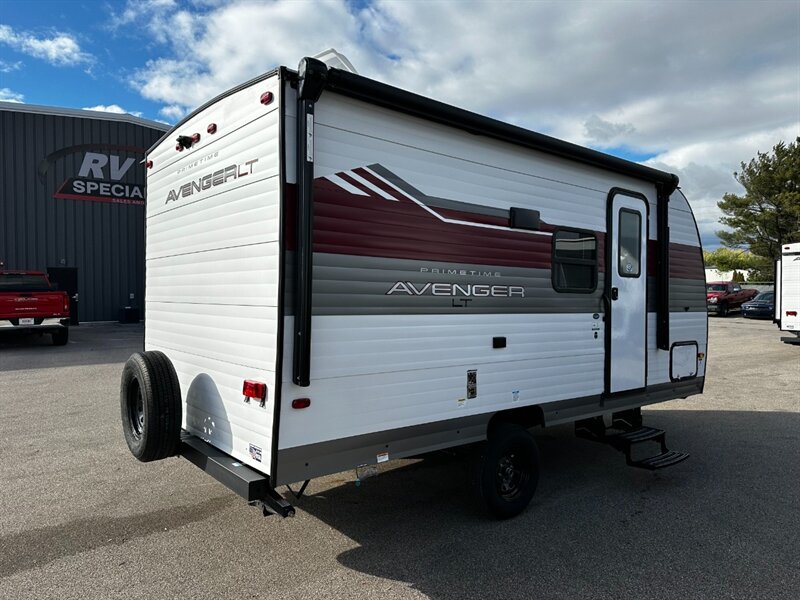 2025 Prime Time Avenger 17FQS   - Photo 2 - Goshen, IN 46526