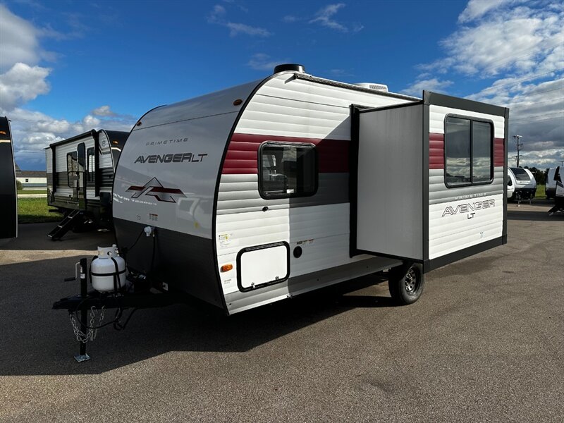 2025 Prime Time Avenger 17FQS   - Photo 4 - Goshen, IN 46526