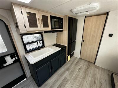 2025 Prime Time Avenger 17FQS   - Photo 9 - Goshen, IN 46526