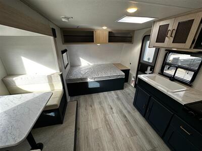 2025 Prime Time Avenger 17FQS   - Photo 7 - Goshen, IN 46526