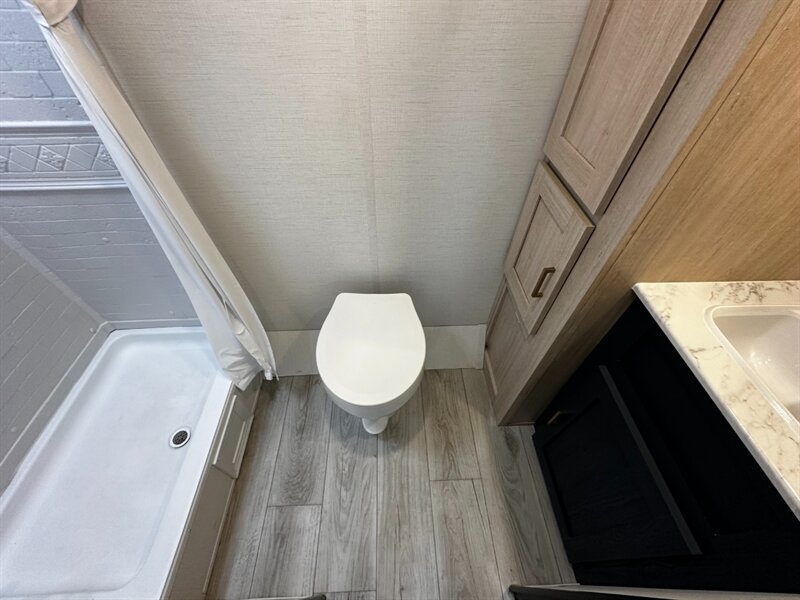 2025 Prime Time Avenger 17FQS   - Photo 12 - Goshen, IN 46526