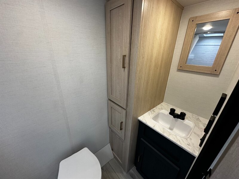 2025 Prime Time Avenger 17FQS   - Photo 13 - Goshen, IN 46526