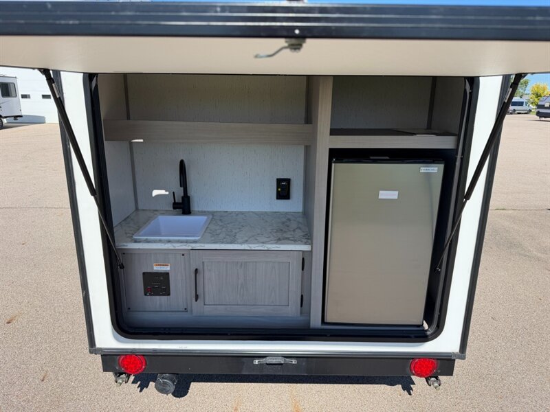 2023 Coleman Rubicon 1200RK - Photo 5 - Goshen, IN 46526