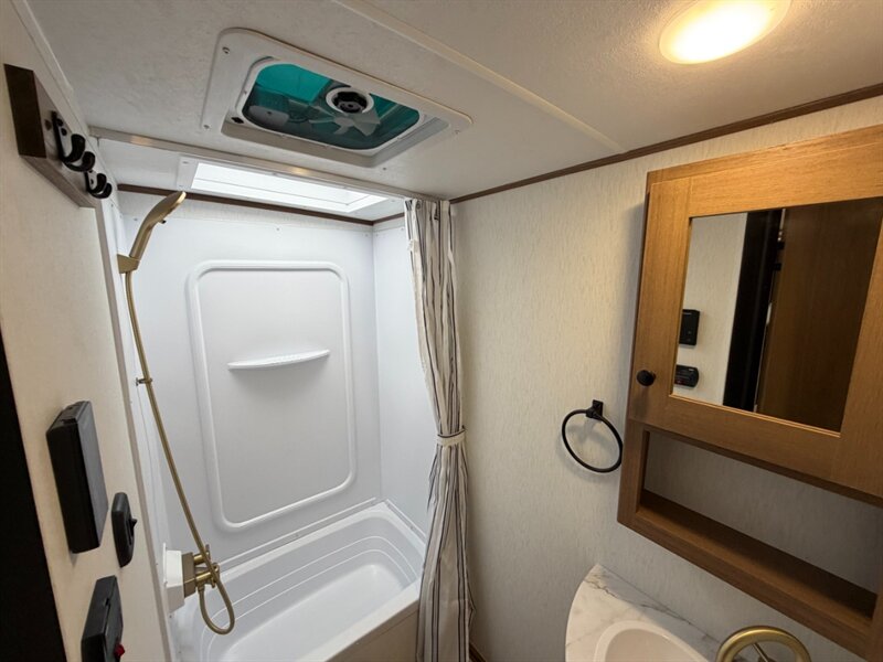 2027 Coachmen Apex Nano 208BHS - Photo 22 - Goshen, IN 46526