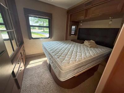 2015 Jayco Precept 31UL   - Photo 9 - Goshen, IN 46526