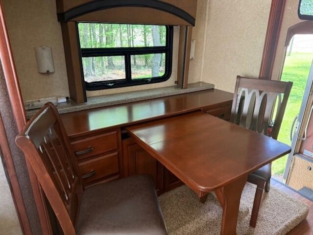 2015 Jayco Precept 31UL - Photo 6 - Goshen, IN 46526