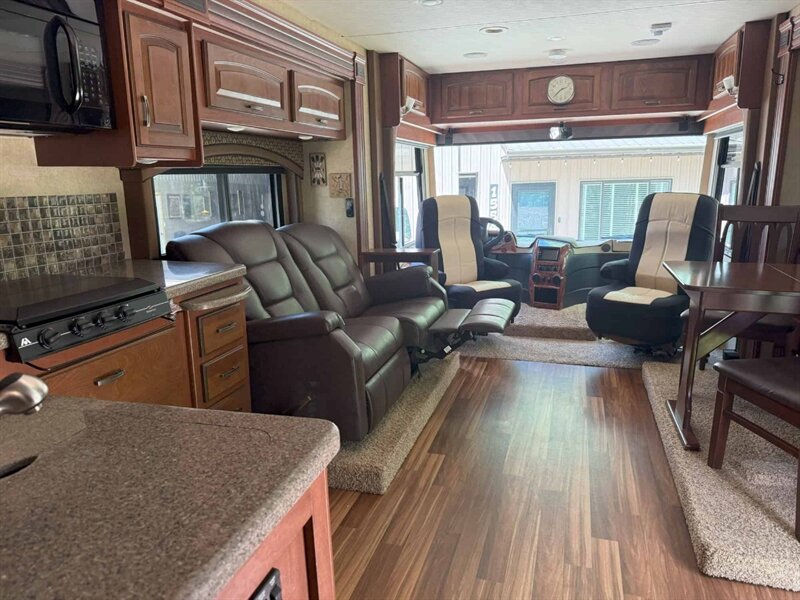 2015 Jayco Precept 31UL - Photo 4 - Goshen, IN 46526
