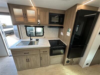 2026 Coachmen Freedom Express Ultra Lite 292BHDS   - Photo 14 - Goshen, IN 46526