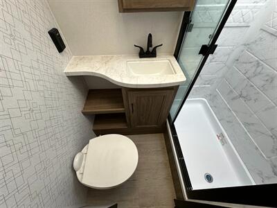 2026 Coachmen Freedom Express Ultra Lite 292BHDS   - Photo 35 - Goshen, IN 46526