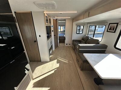 2025 Coachmen Freedom Express Ultra Lite 259FKDS   - Photo 13 - Goshen, IN 46526