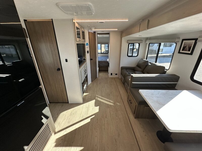 2025 Coachmen Freedom Express Ultra Lite 259FKDS   - Photo 13 - Goshen, IN 46526