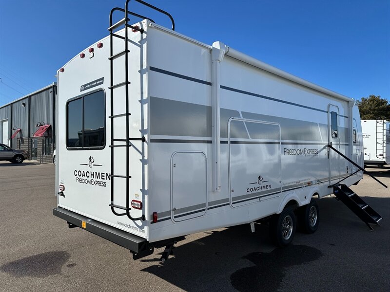 2025 Coachmen Freedom Express Ultra Lite 259FKDS   - Photo 5 - Goshen, IN 46526