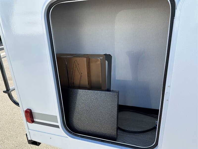 2025 Coachmen Freedom Express Ultra Lite 259FKDS   - Photo 10 - Goshen, IN 46526