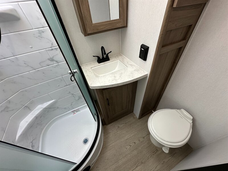 2025 Coachmen Freedom Express Ultra Lite 259FKDS   - Photo 28 - Goshen, IN 46526