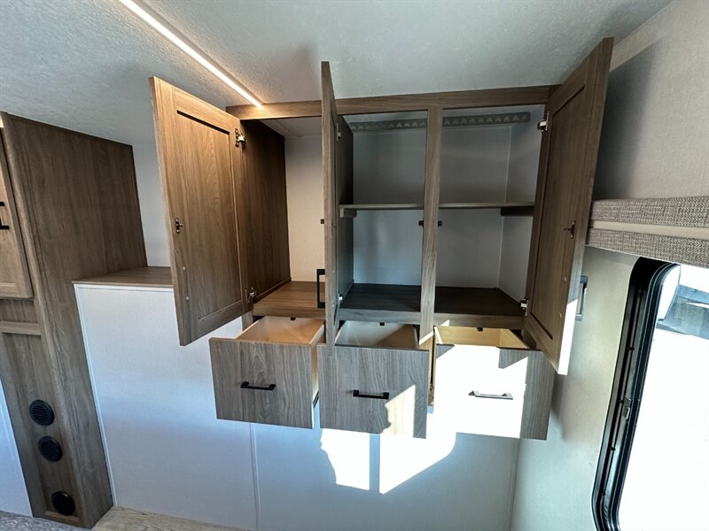 2025 Coachmen Freedom Express Ultra Lite 259FKDS   - Photo 33 - Goshen, IN 46526