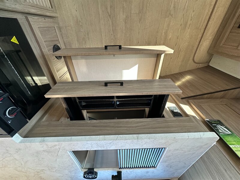 2025 Coachmen Freedom Express Ultra Lite 259FKDS   - Photo 18 - Goshen, IN 46526