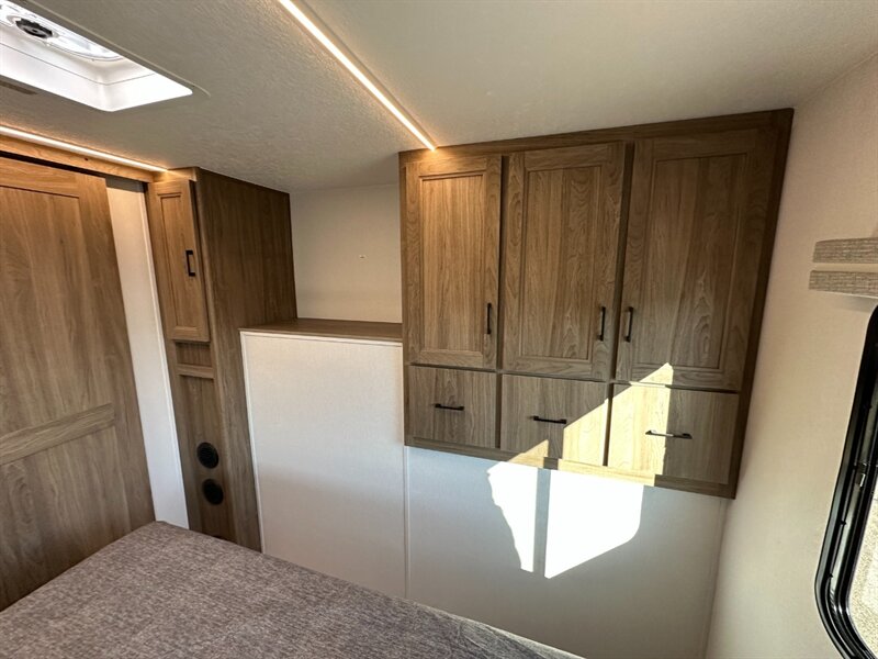 2025 Coachmen Freedom Express Ultra Lite 259FKDS   - Photo 32 - Goshen, IN 46526