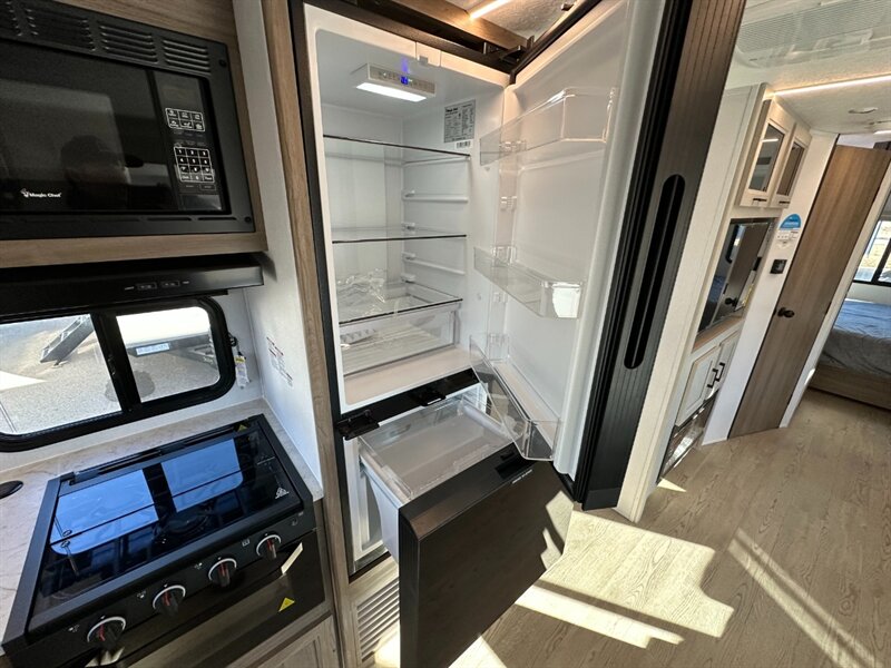 2025 Coachmen Freedom Express Ultra Lite 259FKDS   - Photo 20 - Goshen, IN 46526