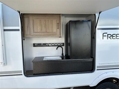 2025 Coachmen Freedom Express Ultra Lite 259FKDS   - Photo 9 - Goshen, IN 46526