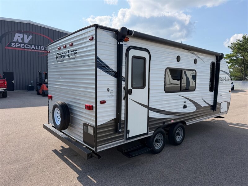 2017 Gulf Stream Ameri Lite 218MB - Photo 2 - Goshen, IN 46526