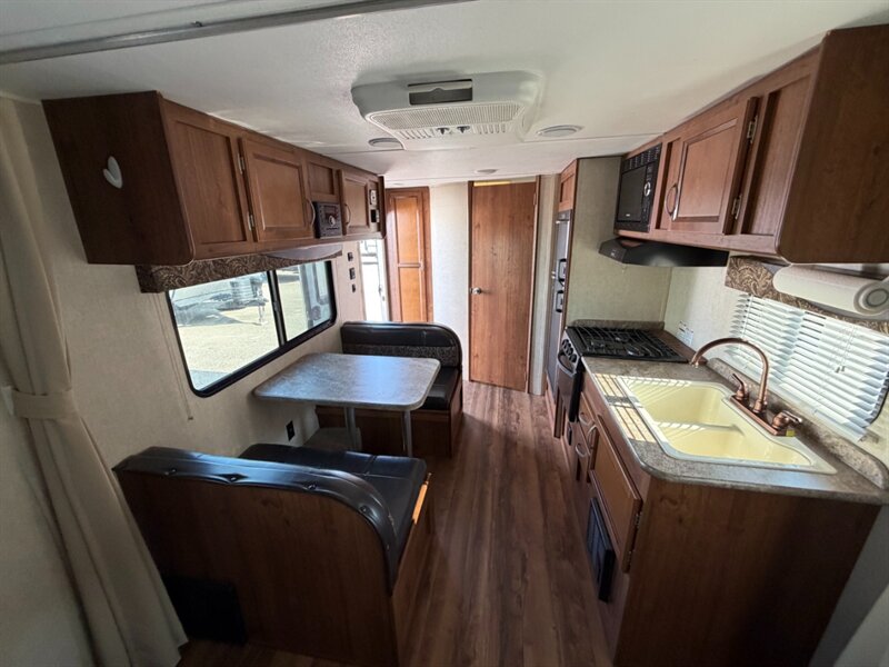 2017 Gulf Stream Ameri Lite 218MB - Photo 10 - Goshen, IN 46526