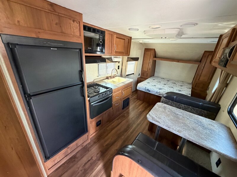 2017 Gulf Stream Ameri Lite 218MB - Photo 6 - Goshen, IN 46526