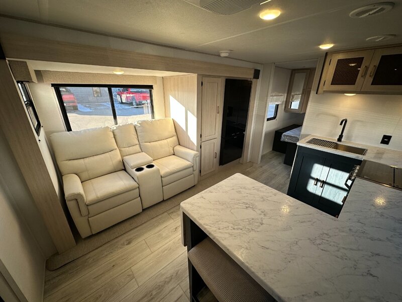 2025 Prime Time Avenger 25MKB - Photo 4 - Goshen, IN 46526