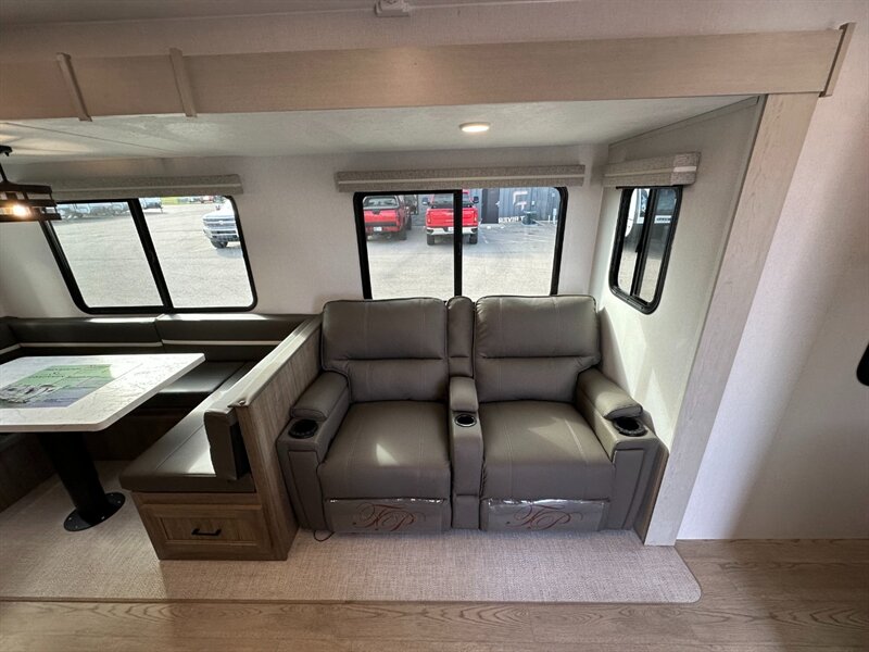 2026 Coachmen Freedom Express Ultra Lite 292BHDS   - Photo 12 - Goshen, IN 46526