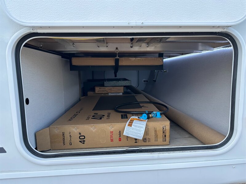 2026 Coachmen Freedom Express Ultra Lite 292BHDS   - Photo 8 - Goshen, IN 46526