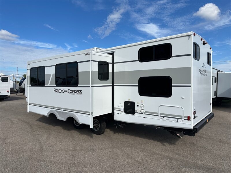 2026 Coachmen Freedom Express Ultra Lite 292BHDS   - Photo 6 - Goshen, IN 46526