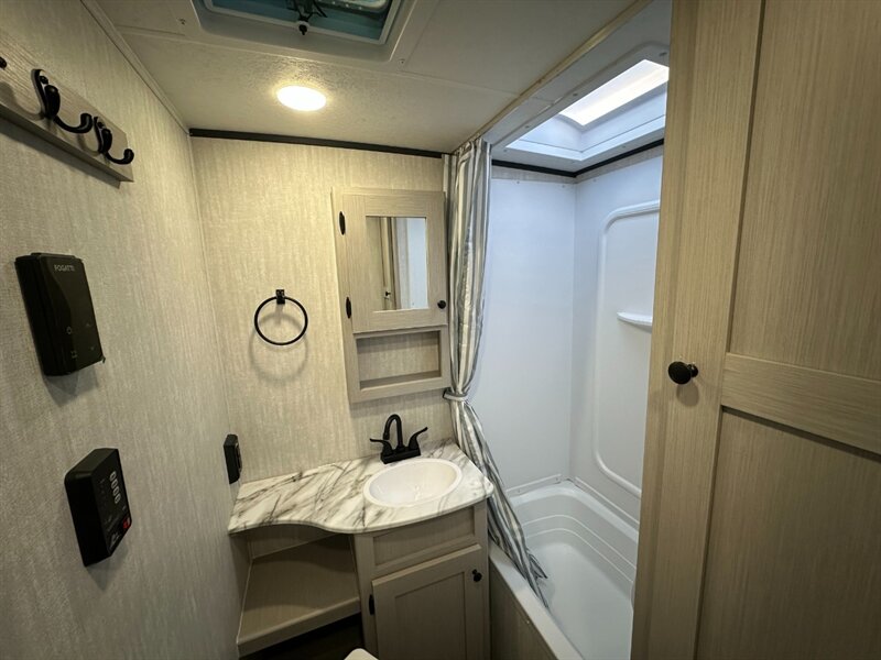 2025 Coachmen Apex Nano 194BHS - Photo 13 - Goshen, IN 46526