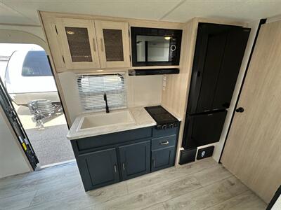 2025 Prime Time Avenger 17BHS   - Photo 11 - Goshen, IN 46526