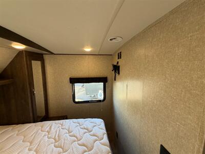 2018 Forest River VIBE 313BHS   - Photo 14 - Goshen, IN 46526