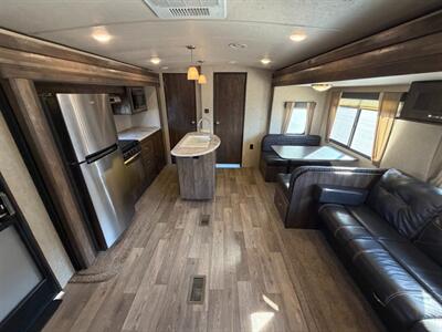 2018 Forest River VIBE 313BHS   - Photo 9 - Goshen, IN 46526