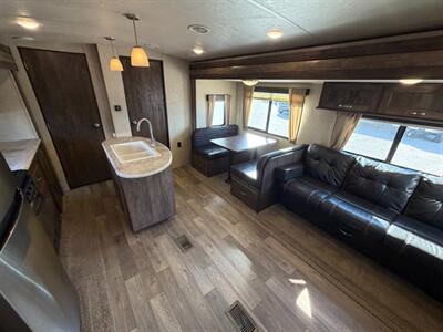 2018 Forest River VIBE 313BHS   - Photo 8 - Goshen, IN 46526