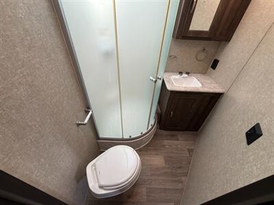 2018 Forest River VIBE 313BHS   - Photo 15 - Goshen, IN 46526