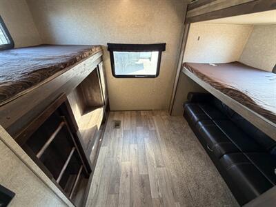 2018 Forest River VIBE 313BHS   - Photo 19 - Goshen, IN 46526