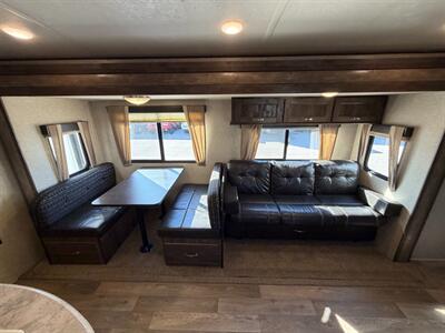 2018 Forest River VIBE 313BHS   - Photo 12 - Goshen, IN 46526