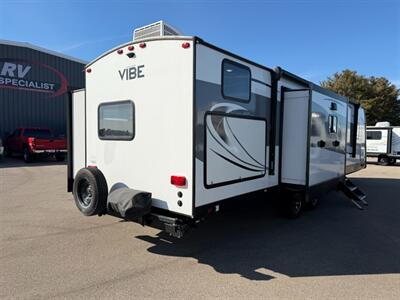 2018 Forest River VIBE 313BHS   - Photo 3 - Goshen, IN 46526