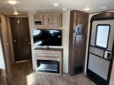 2018 Forest River VIBE 313BHS   - Photo 24 - Goshen, IN 46526