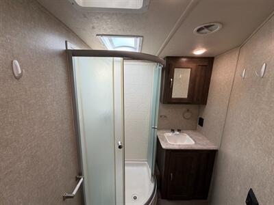 2018 Forest River VIBE 313BHS   - Photo 17 - Goshen, IN 46526