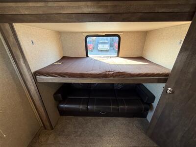 2018 Forest River VIBE 313BHS   - Photo 23 - Goshen, IN 46526
