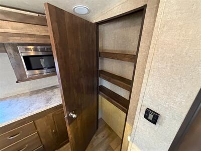2018 Forest River VIBE 313BHS   - Photo 18 - Goshen, IN 46526