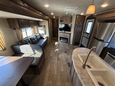 2018 Forest River VIBE 313BHS   - Photo 11 - Goshen, IN 46526