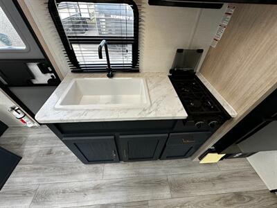 2025 Prime Time Avenger 17FQS   - Photo 12 - Goshen, IN 46526